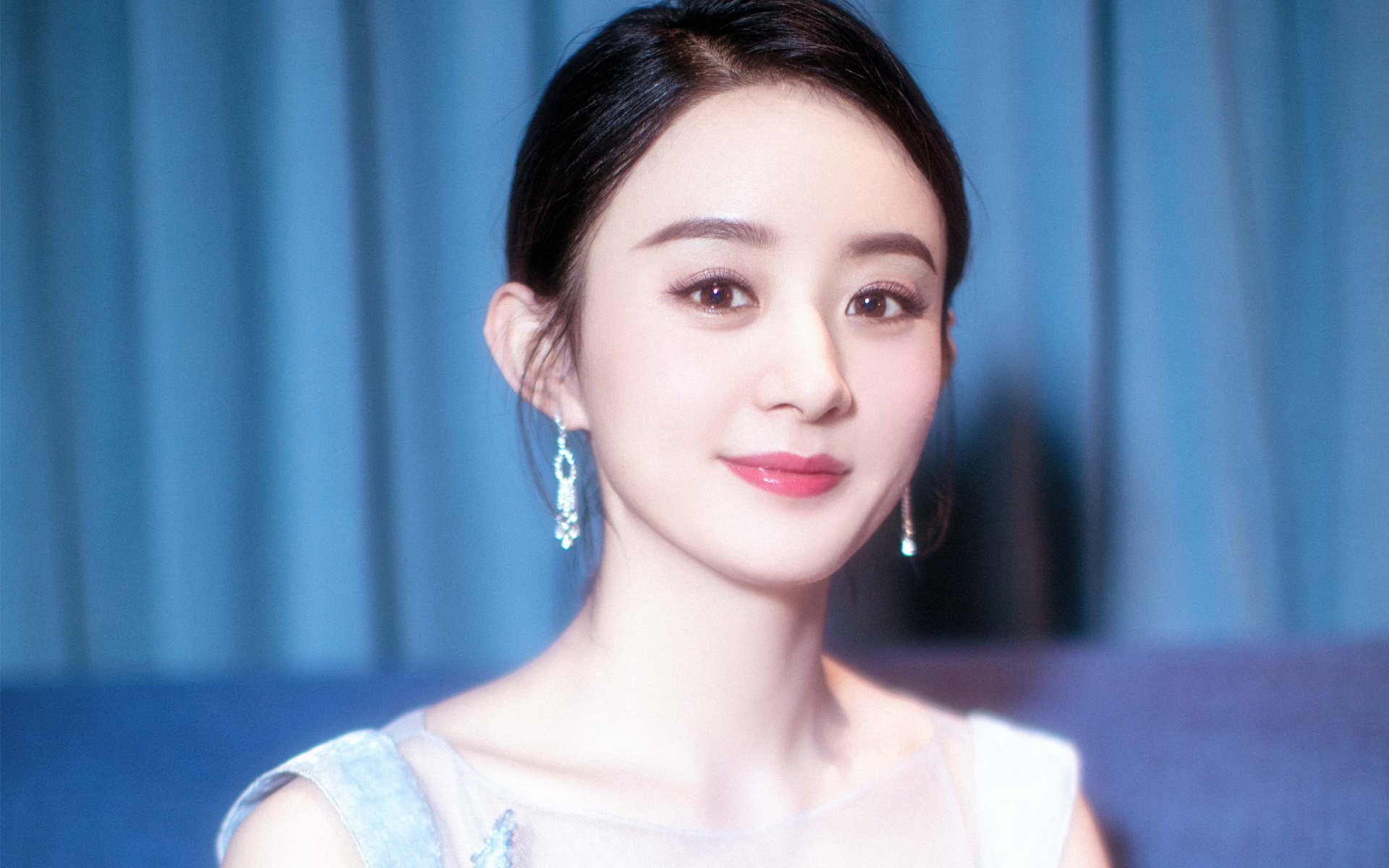 熊猫体育官网-英超激烈争夺，豪门奋力追赶前列